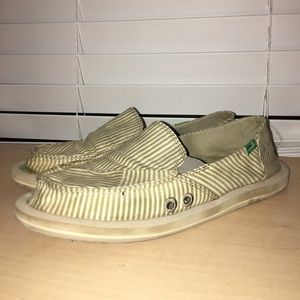 women’s striped sanuks